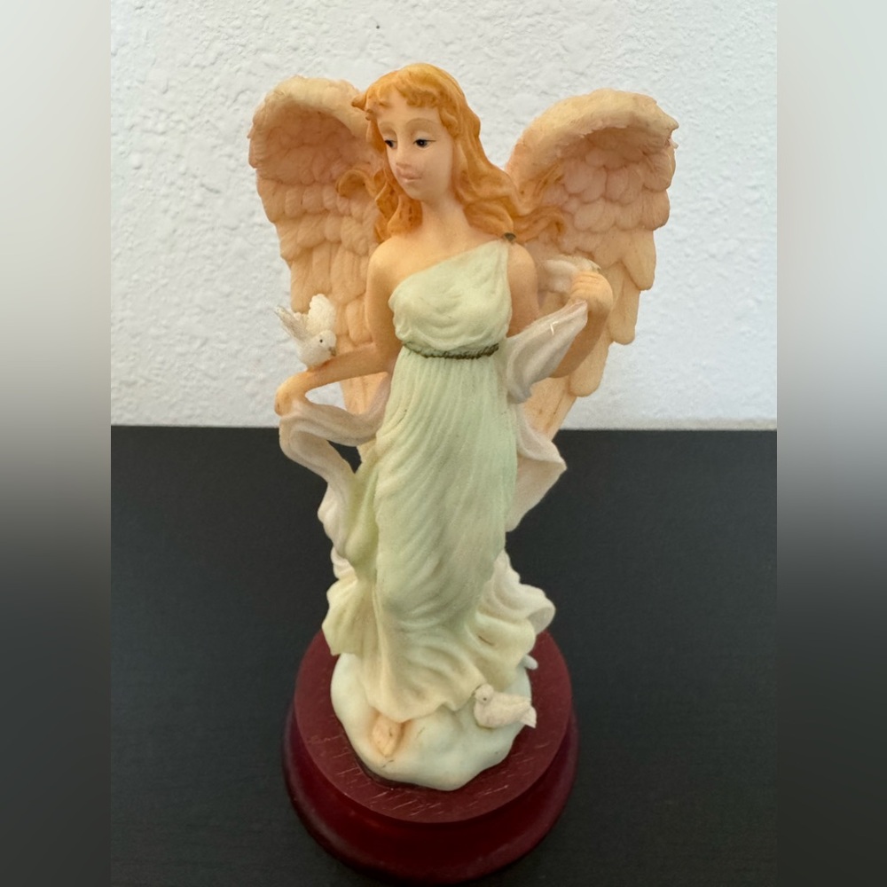 Vintage Montefiori Collection Italy Resin figurine Seraphim Angel Classics.